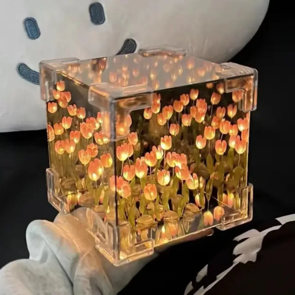 Cube Tulip Night lamp - Image 4